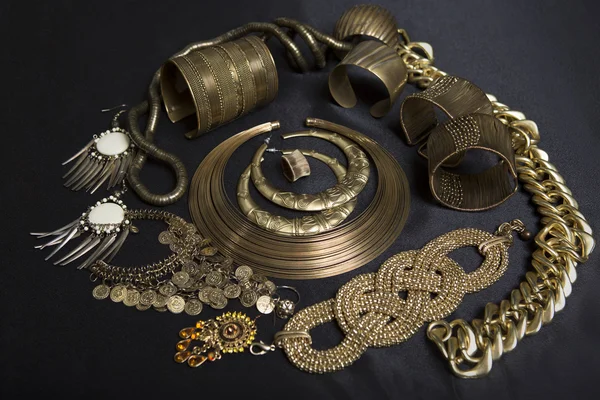 Set wunderschöner orientalischer Goldschmuck (indisch, arabisch, afrikanisch, e — Stockfoto