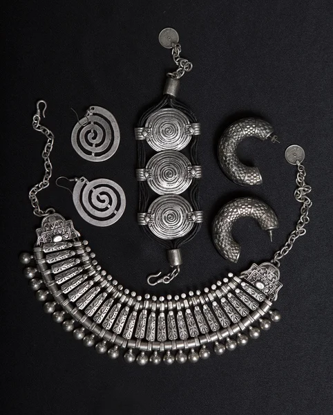 Conjunto de hermosas joyas de plata oriental (indio, árabe, africano , —  Fotos de Stock