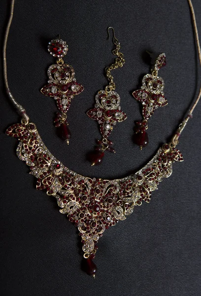 Conjunto de belas jóias de ouro oriental (indiana, árabe, africana, E — Fotografia de Stock