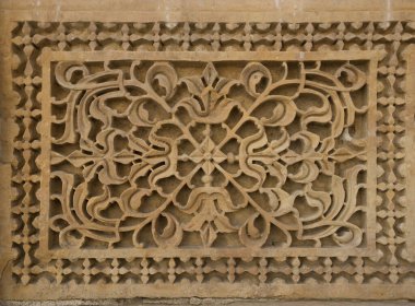 Jaisalmer (Hindistan) 'da duvarlara oyulmuş süs, Kum Kayası deseni, doğu tarzında dekoratif desen. Oyulmuş duvar dokusu, arkaplan