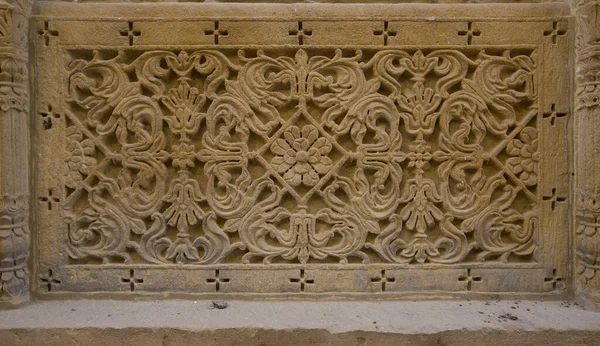 Jaisalmer (Hindistan) 'da duvarlara oyulmuş süs, Kum Kayası deseni, doğu tarzında dekoratif desen. Oyulmuş duvar dokusu, arkaplan