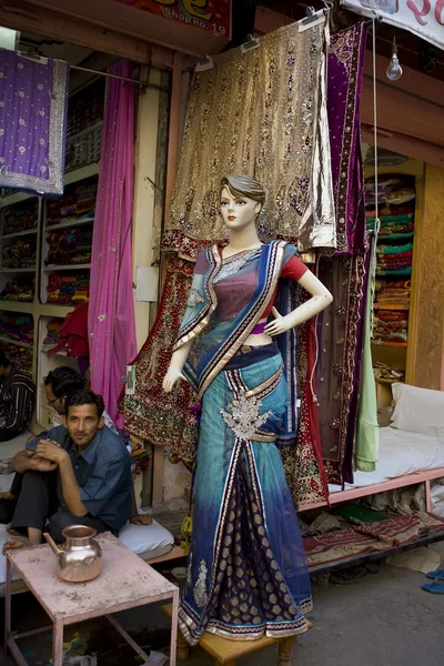 India, Rajasthan, Jaipur, 2. mars 2013: Indisk tradisjonell jente – stockfoto