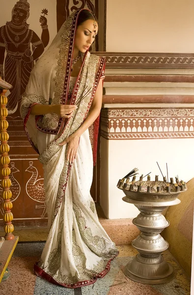 Beautiful young indian woman in traditional clothing with incens — Stock Photo, Image