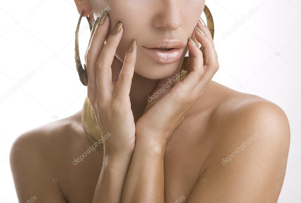 Women with Golden Make-up, Hands with Golden Manicure. Makeup, B