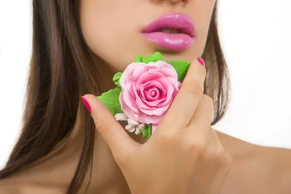 Accesorios - Hermosa chica con maquillaje de color rosa brillante y Acces — Foto de Stock