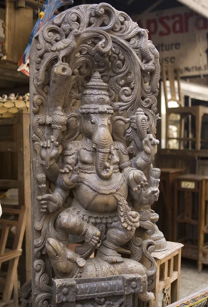 Mumbai, India - kan 2014: standbeeld van Ganesha op Chor Bazaar - Ant — Stockfoto