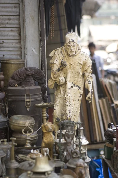 Mumbai, indien - mai 2014: chor bazaar - antike indische diebe m — Stockfoto