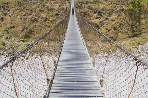 Long foot Bridge with Walking Woman, Bridge over Mountain River, — Stock Photo, Image