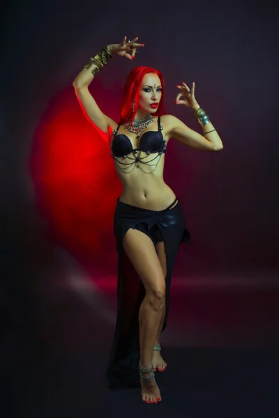 Bellydancer - Beautiful Woman in Sexy Clothing with Eastern Make — Stock Photo, Image