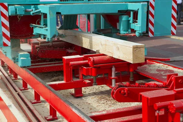 Woodworking the Machine Tool, Wood factory. Wood Shavings, plank — Stock fotografie