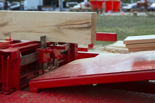 Holzbearbeitung Werkzeugmaschine, Holzfabrik. Holzspäne — Stockfoto