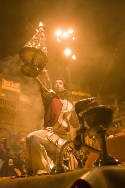 Varanasi, Hindistan, Aralık 2015: Kutsal Banares Ghats. Bir unidenti