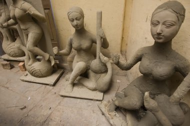 Hindu Tanrıça Saraswati ham figürü