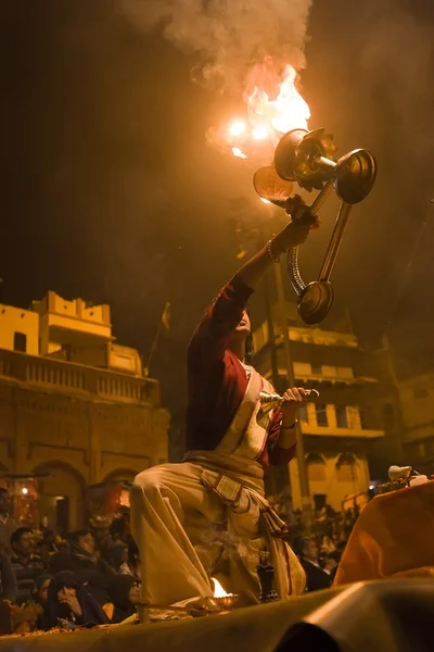 Varanasi, Hindistan, Aralık 2015: Kutsal Banares Ghats. Bir unidenti — Stok fotoğraf