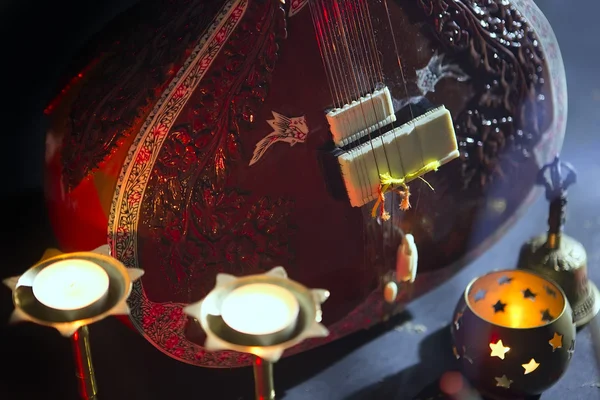 Sitar, un instrument de musique indien traditionnel à cordes — Photo