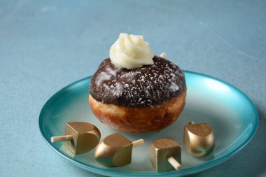 Lezzetli çörekler. Hannukah kutlaması konsepti. 