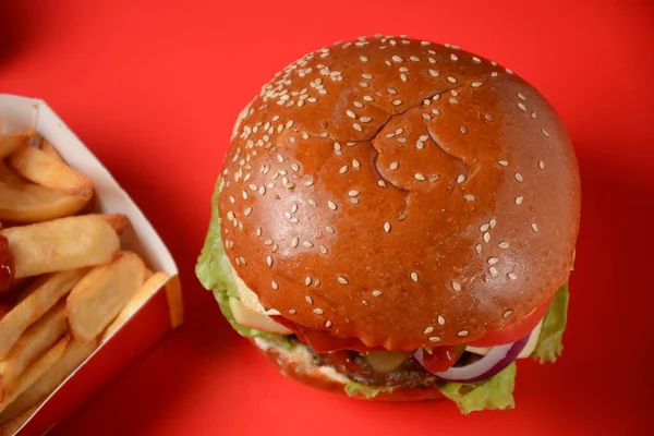 Amerykański Burger Frytki — Zdjęcie stockowe