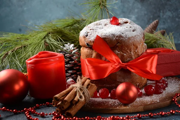 Weihnachten Und Neujahr Panettone Italienischer Weihnachtskuchen — Stockfoto