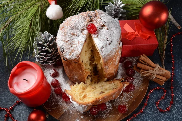 Weihnachten Und Neujahr Panettone Italienischer Weihnachtskuchen — Stockfoto