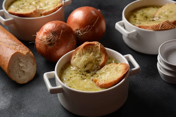 Franse Uiensoep Met Geroosterd Brood Cheddar Kaas — Stockfoto