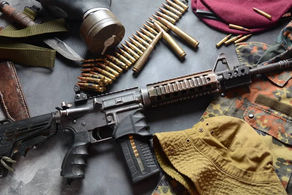 M4A1 제복에 그리고 총알과 — 스톡 사진