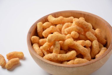 İsrail 'in ünlü aperatifi Bamba. Fıstık ezmesinden yapılmış. Fıstık çevirme ya da fıstık ezmesi.