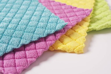 Tozu çeken statik elektrikle çok renkli mikro iplik temizleme bezi