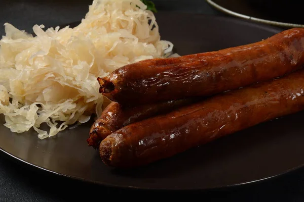 Смажені Сосиски Капустою Німецька Їжа — стокове фото
