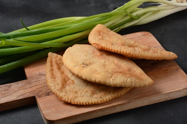 Chebureki Sült Pite Hússal Hagymával Kaukázusi Konyha Egy Patty Készült — Stock Fotó