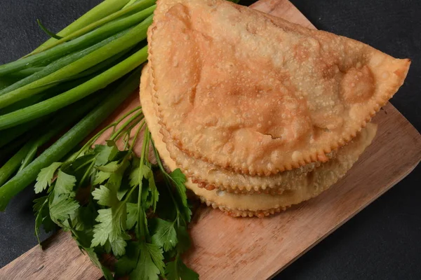 Chebureki Sült Pite Hússal Hagymával Kaukázusi Konyha Egy Patty Készült — Stock Fotó