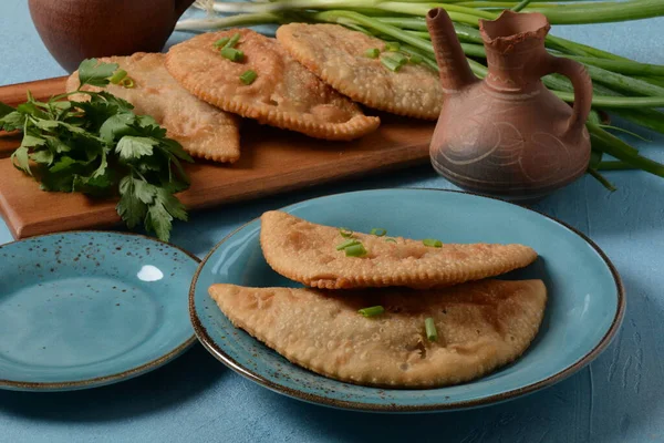 Chebureki Sült Pite Hússal Hagymával Kaukázusi Konyha Egy Patty Készült — Stock Fotó