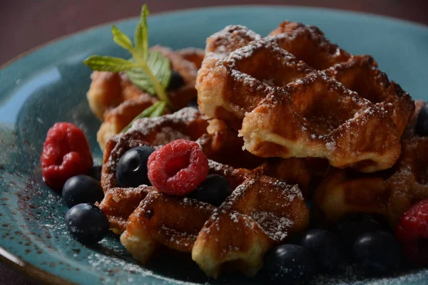 Gofres Belgas Tradicionales Con Fruta Fresca Gofres Americanos Delicioso Plato — Foto de Stock