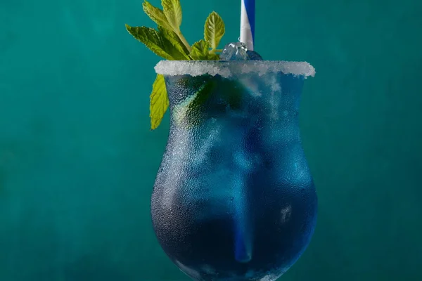 Blå Laguncocktail Med Blå Curacao Likör Vodka Citronsaft Och Läsk — Stockfoto