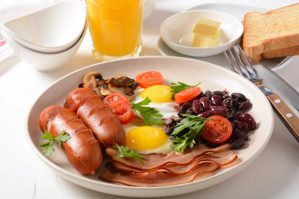 传统的全英式早餐 有培根 — 图库照片