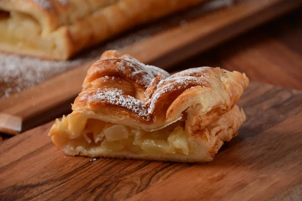 Strudel Austriaco Con Menta Con Azúcar Polvo Plato Tarta Con — Foto de Stock