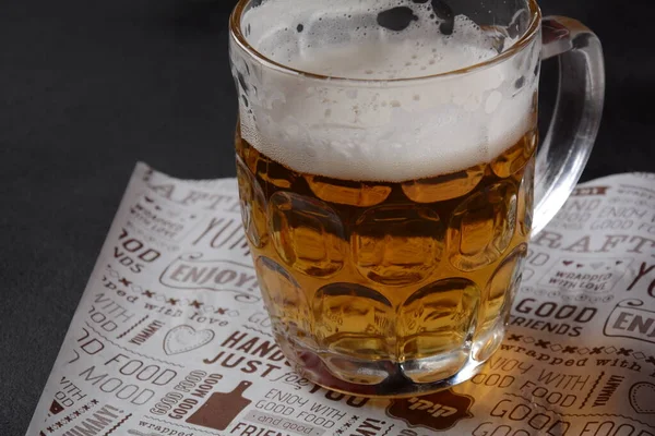 Caneca Cerveja Mesa Com Cerveja Conceito Oktoberfest — Fotografia de Stock