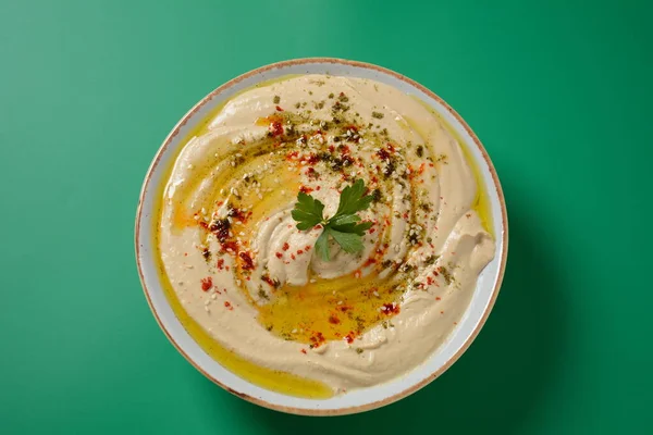 Humus Mit Olivenöl Paprika Zitrone Und Fladenbrot — Stockfoto