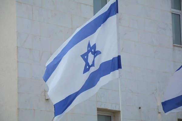 Israelische Flagge Weht Wind Vor Hellem Himmel — Stockfoto