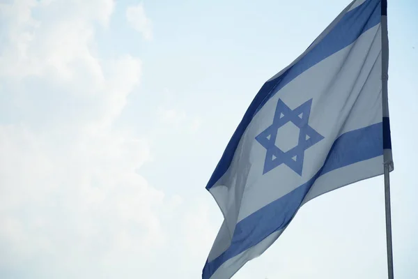 Israelische Flagge Weht Wind Vor Hellem Himmel — Stockfoto