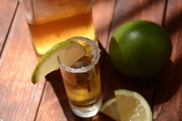 Tequila Oro Mexicano Vaso Chupito Con Cal Sal — Foto de Stock