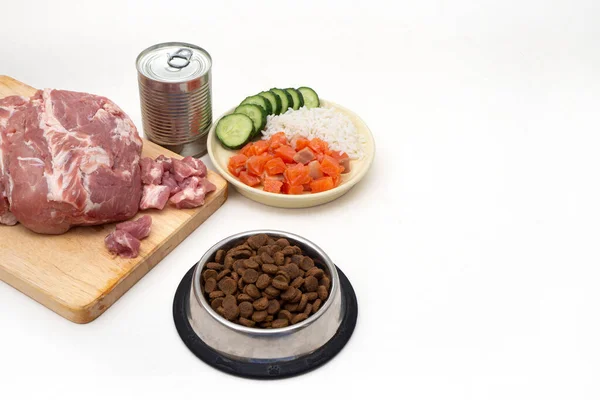 Alimentos Para Cães Incluem Pellets Secos Alimentos Enlatados Juntamente Com — Fotografia de Stock