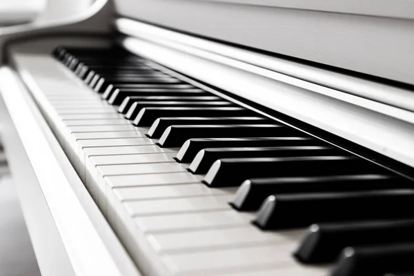 Zijaanzicht Close Van Piano Toetsen Pianoklavier Met Selectieve Focus — Stockfoto