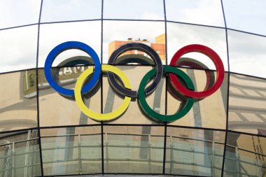 Belarus Cumhuriyeti Olimpiyat yüzükleriyle Olimpiyat Ulusal Komitesi 'nin kurulması. Minsk Belarus - 2 Nisan 2021
