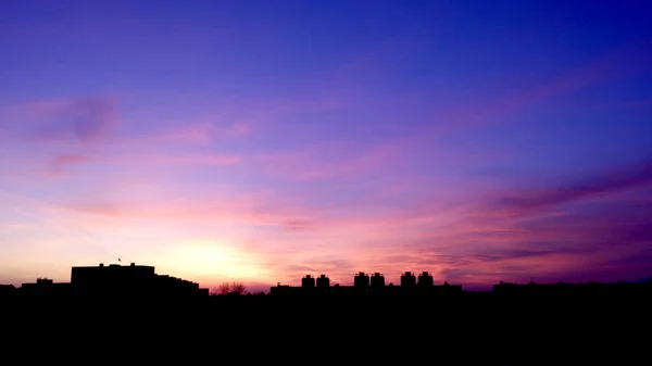 Sky during sunset and dawn over the city residential development. vertical landscape. — Stock Photo, Image