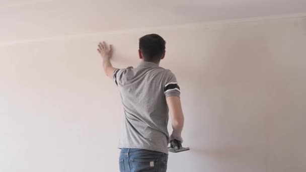 Homme Lisse Dur Mastic Sur Mur Papier Emery Réparation Professionnelle — Video
