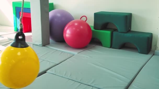 Sala de integración sensorial en el centro para niños — Vídeo de stock