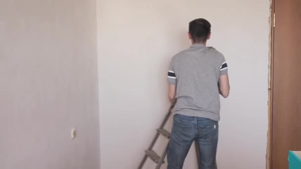 Homme Lisse Dur Mastic Sur Mur Papier Emery Réparation Professionnelle — Video