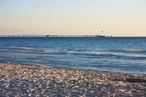 Закат Море Перед Голубой Водой Белым Песком Пляжа Росиньяно Мариттима — стоковое фото