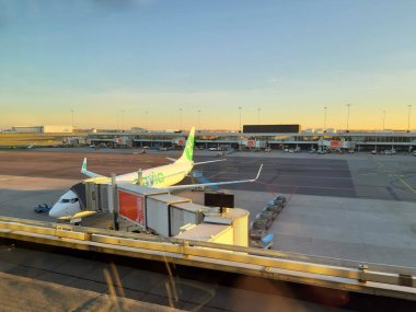 Terk edilmiş bir Avrupa havalimanının havaalanı, Amsterdam 'da hiç ulaşım gezisi yok.