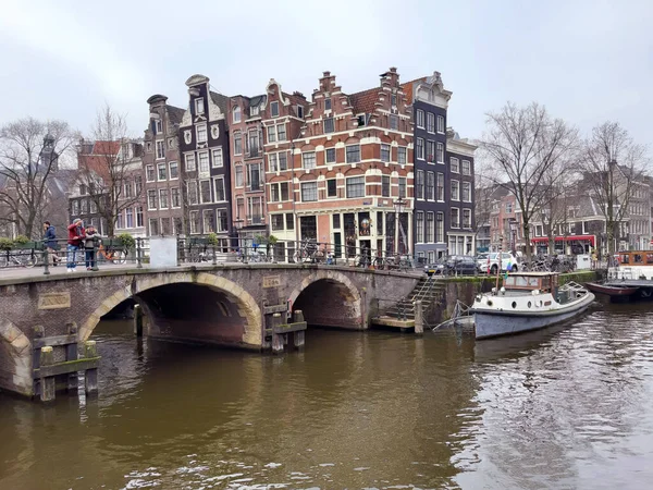 Panorama Metropolitního Města Amsterdam Mezi Starobylými Budovami Říčními Kanály Podzemí — Stock fotografie
